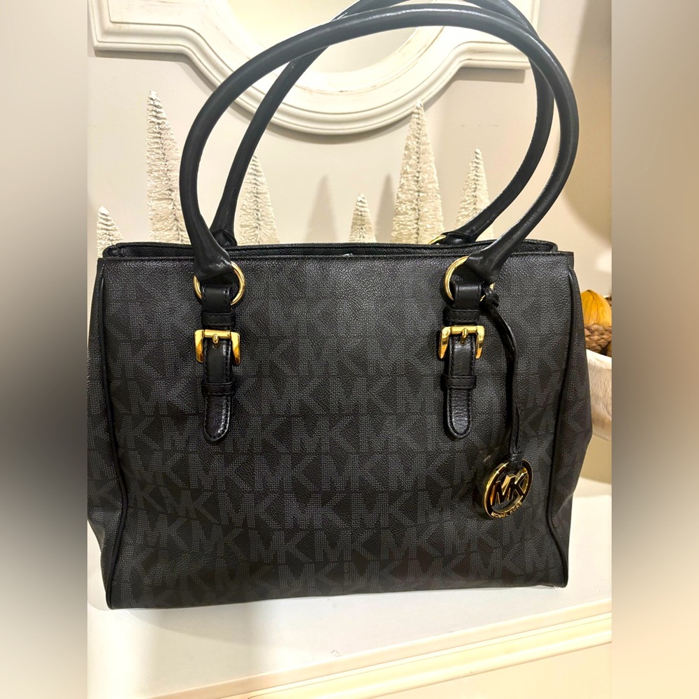 MICHAEL KORS BLACK Shoulder Bag EUC gold MK pendant
